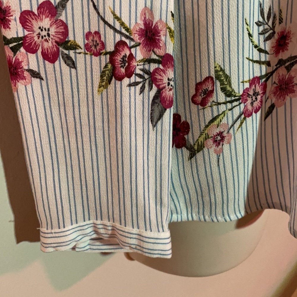 Pale Sky peasant blouse with high/low shirt tail hem - Picture 4 of 10
